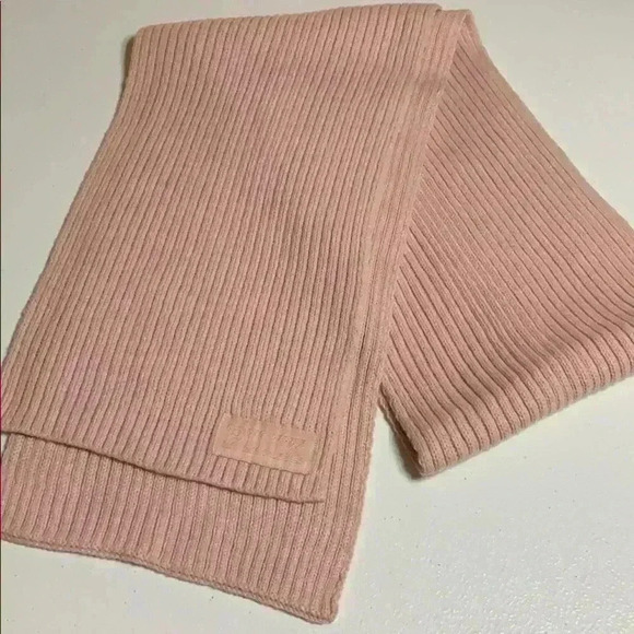 Pink scarf - Picture 1 of 3